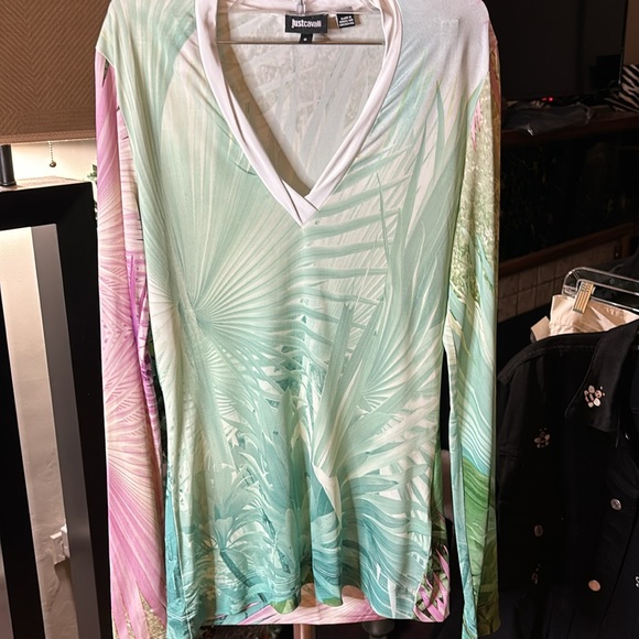 Just Cavalli v-neck shirt size small. - Picture 3 of 5